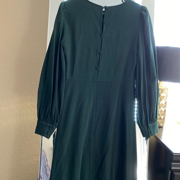 Dresses & Skirts - Green Midi Dress